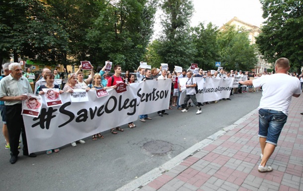 В Киеве проходит акция в поддержку Сенцова  