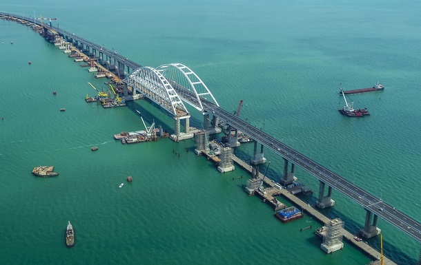 Порошенко: ЕС вводит санкции из-за моста в Крым