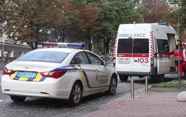 У Києві чоловік намагався накласти на себе руки, кидаючись під колеса авто
