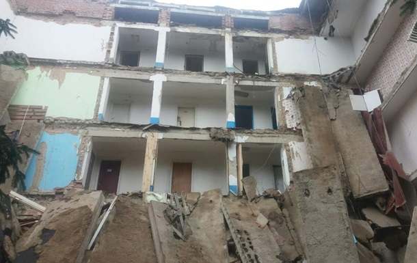 Обрушение общежития под Житомиром: названа причина
