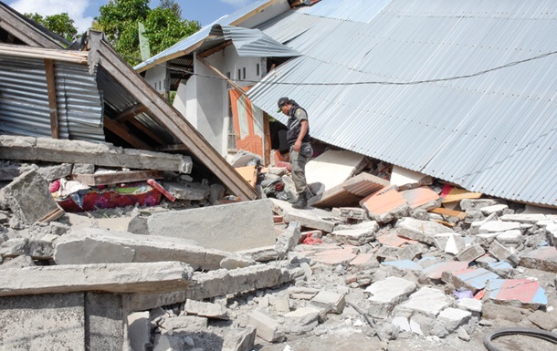 Выросло число жертв землетрясения в Индонезии