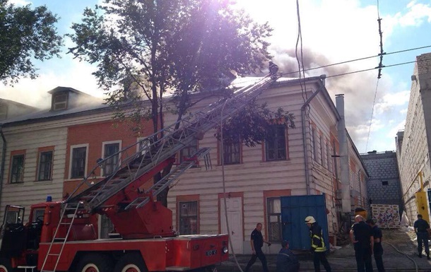 У Харкові ліквідували пожежу в будівлі Академії мистецтв