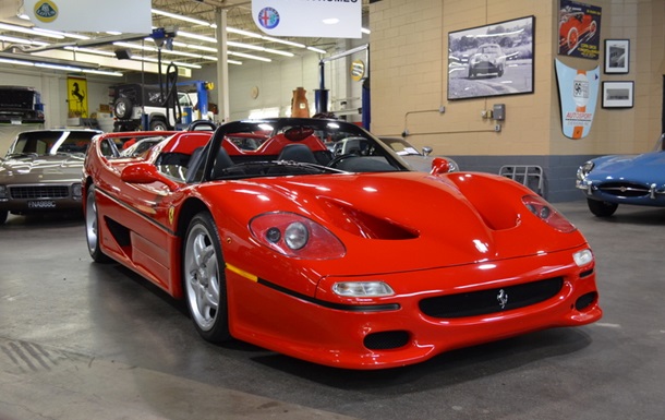 Перший екземпляр Ferrari F50 виставили на продаж