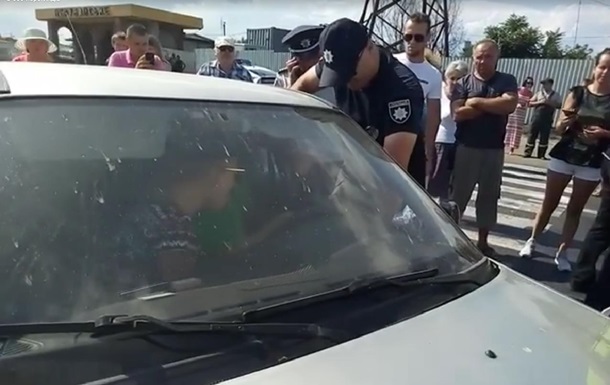 Появилось видео жесткого задержания водителя на трассе Киев-Одесса