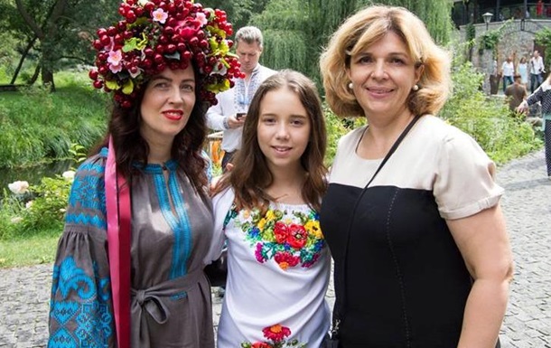 Успішні українки представили вишиванки на фестивалі «Аристократична Україна 
