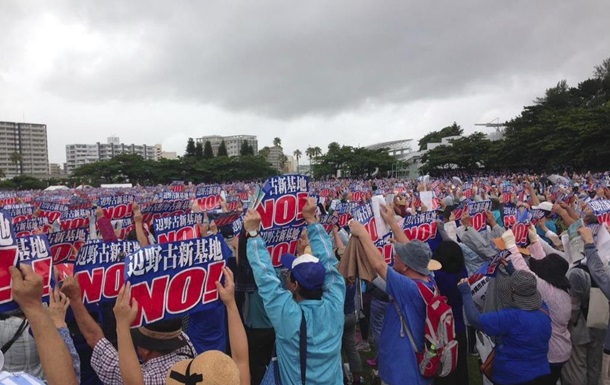 На Окінаві 70 тисяч протестували проти бази США