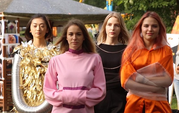 У Росії пройшов показ модних гамівних сорочок