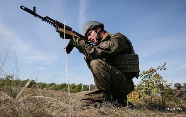 В зоне ООС за день 14 обстрелов, ранен военный