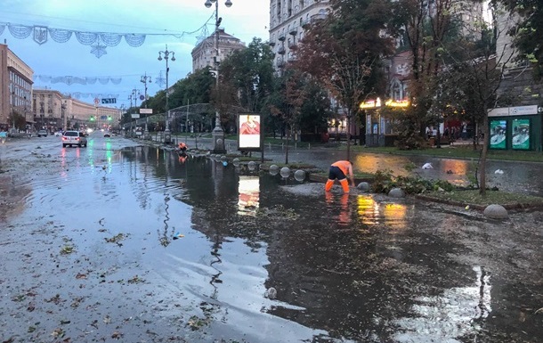 Непогода в Киеве ограничила движение общественного транспорта