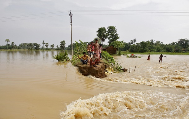 Жертвами наводнения в Индии стали почти 100 человек