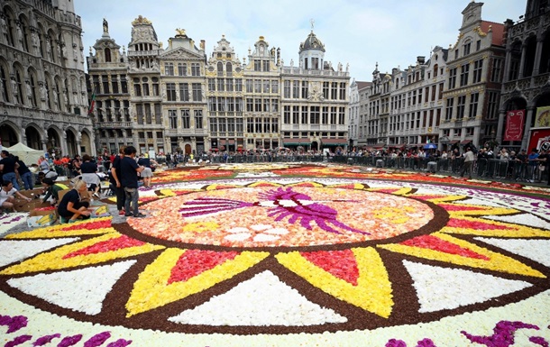 У Брюсселі стартував фестиваль Килим з квітів