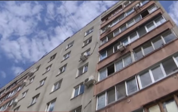 В Запорожье пьяная женщина выбросила собаку с седьмого этажа