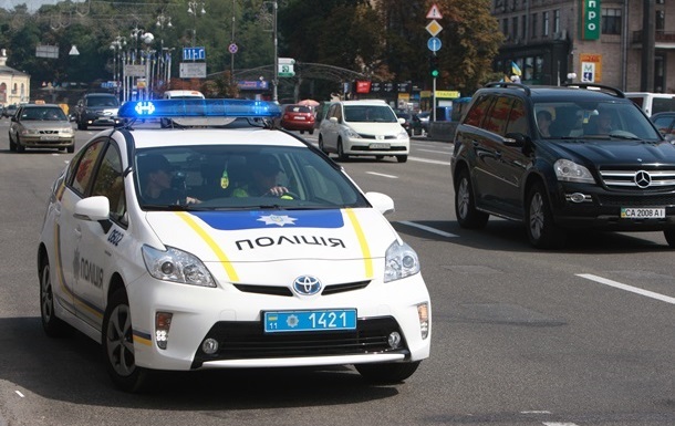 Під Києвом п яний водій збив поліцейського і зник