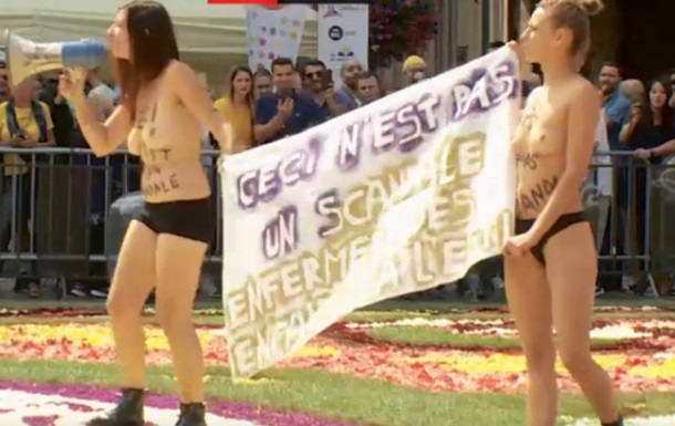 Femen влаштували акцію протесту на квітковому килимі в Брюсселі