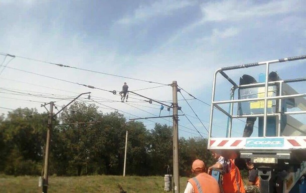 У Дніпропетровській області чоловік заліз на електроопору