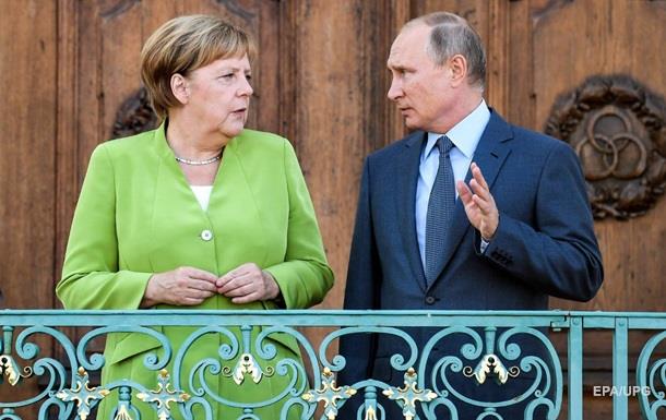 Путин заверил Меркель в сохранении транзита газа через Украину
