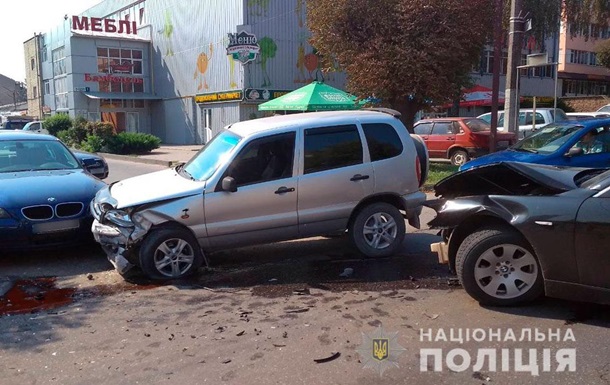 У Чернівцях двоє дітей постраждали в потрійній ДТП