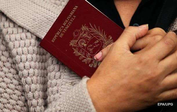 Эквадор временно разрешил венесуэльцам въезд в страну без паспорта