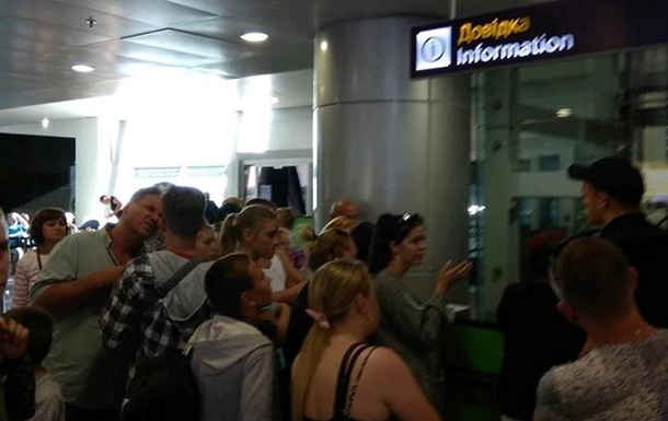В аеропорту Києва затримуються рейси - соцмережі