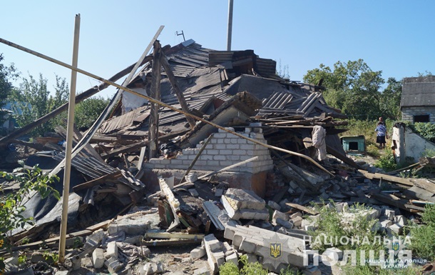 В Лисичанске взрыв уничтожил дом, ранена женщина