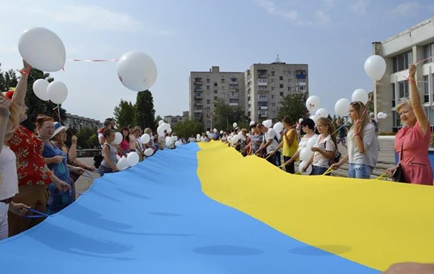 Великий Прапор України об єднав патріотів Луганщини в Рубіжному