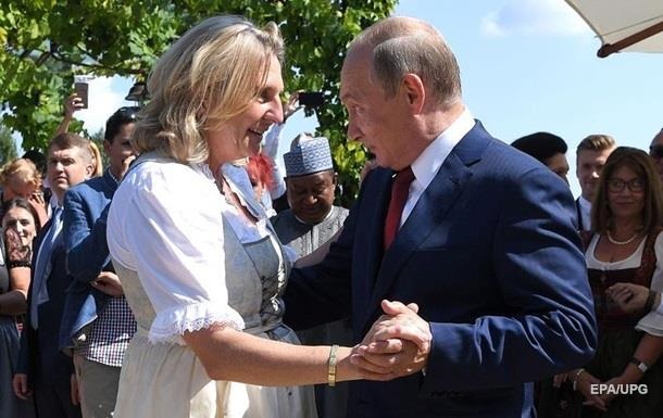 Глава МЗС Австрії не шкодує про запрошення Путіна на весілля