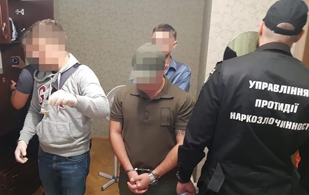 У Києві затримали співробітника СІЗО за збут наркотиків ув язненим