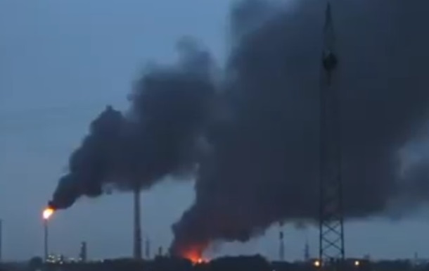 В Баварии горит нефтеперерабатывающий завод 