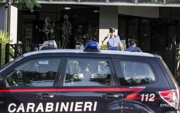В Италии женщина с ножом напала на людей: есть жертвы