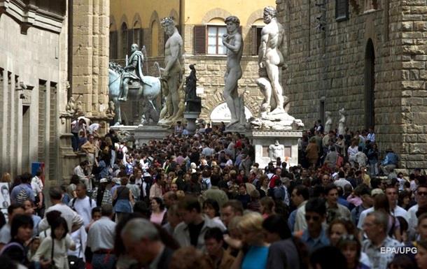 Туристам во Флоренции запретили есть на улицах центра города