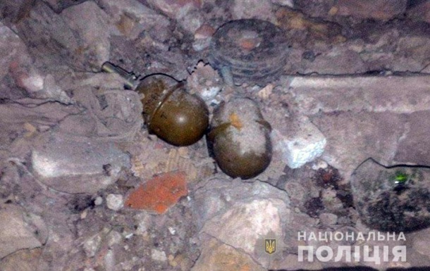 В Авдіївці чоловік знайшов у підвалі будинку гранати