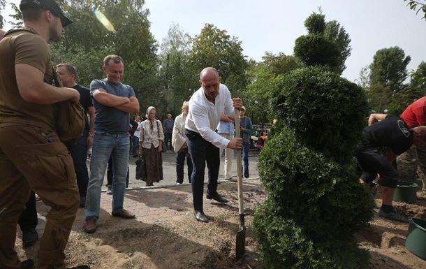В Вишневом началось строительство парка на месте скандальной застройки 