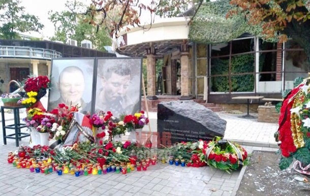 Возле кафе Сепар в Донецке установили мемориал Захарченко