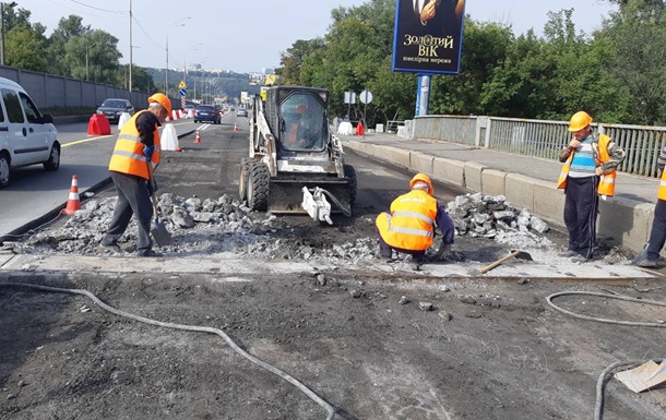 В Киеве начали капитальный ремонт моста через Днепр