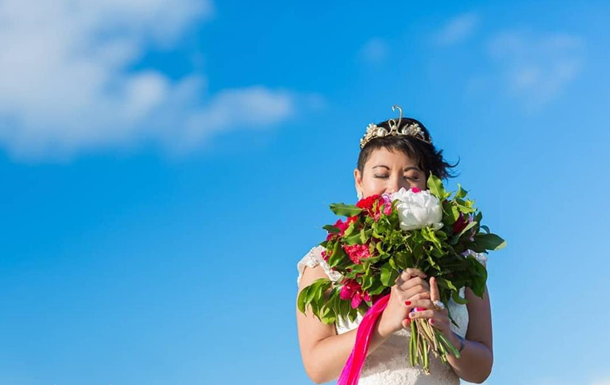 Покинута француженка зіграла весілля без нареченого