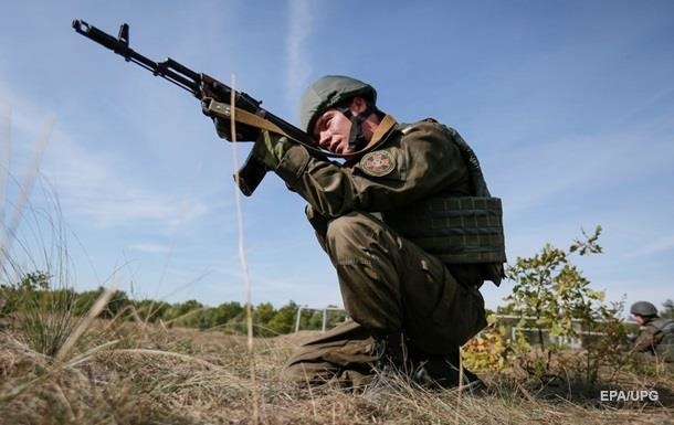 На Донбассе ранен украинский военный