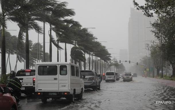 По Філіппінах ударив потужний тайфун