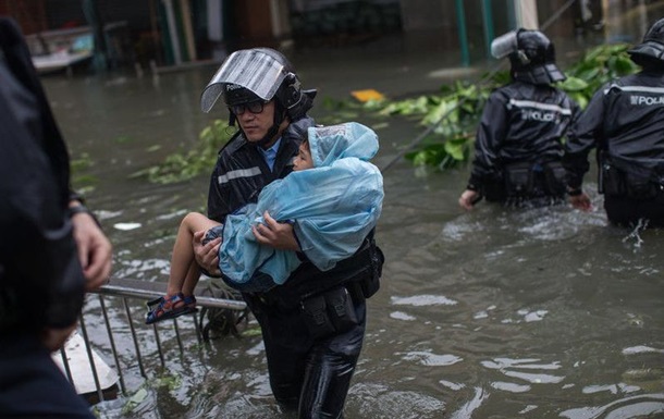 От мощного тайфуна Мангхут в Гонконге пострадали 362 человека