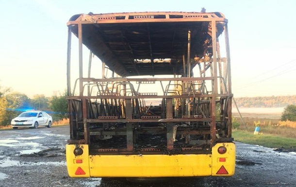 У Харківській області згорів пасажирський автобус