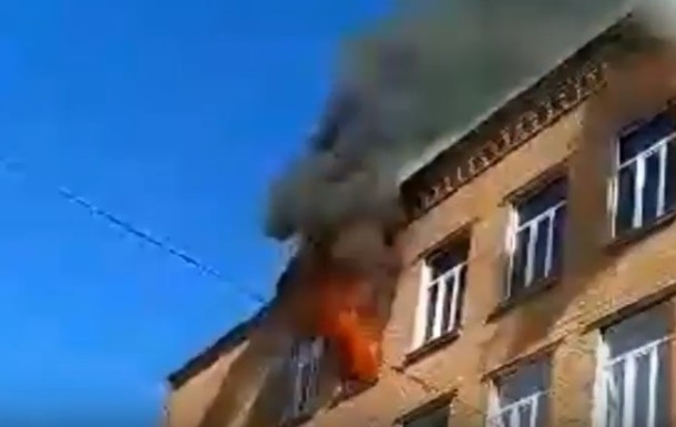 У Хмельницькому горить школа: дітей евакуювали