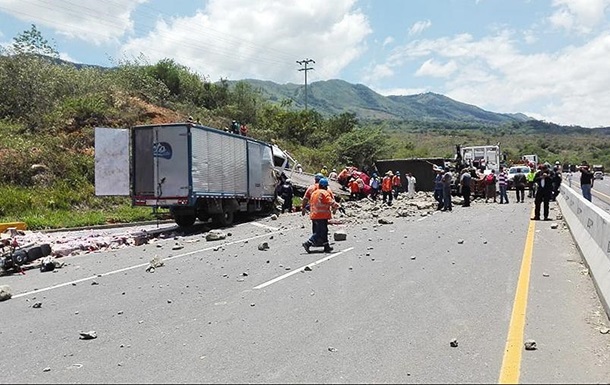 В Колумбии автомобиль въехал в толпу: есть жертвы