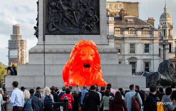 В Лондоне скульптура льва сочиняет стихи