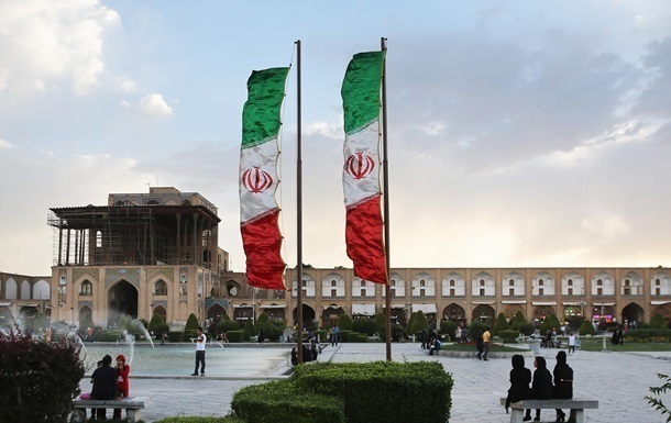Иран после теракта вызвал представителей трех стран 