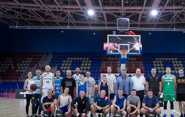 В Запорожье открыли сезон большого баскетбола