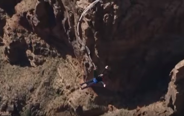 Вілл Сміт стрибнув з вертольота в Гранд-Каньйон