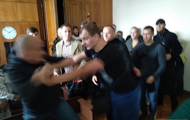 Радикали С14 влаштували бійку в суді Житомира