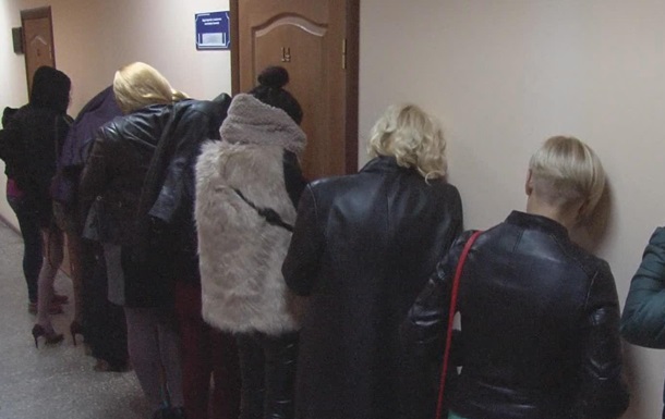 Появилось полное видео задержания проституток для иностранцев в Алматы