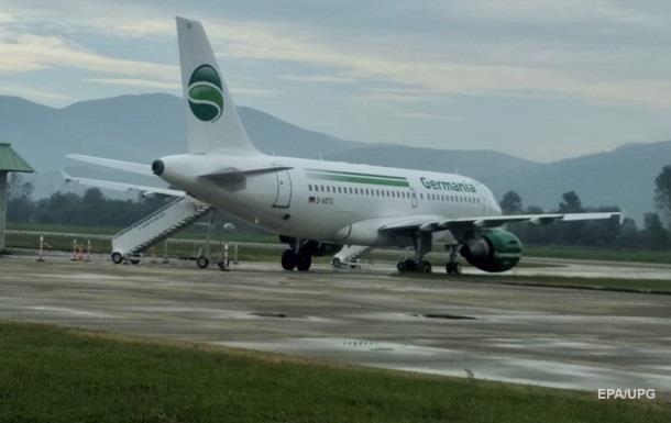 В Турции самолет выкатился за взлетную полосу, пассажиров эвакуировали
