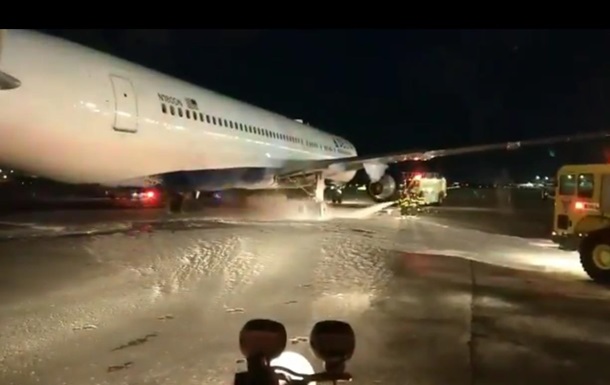 В аеропорту Нью-Йорка у пасажирського літака загорілося шасі