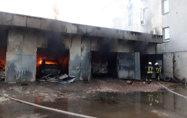 В Киеве произошел крупный пожар на СТО